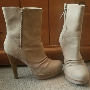 UGG Womens Bianka Sand Suede Boots Size 9